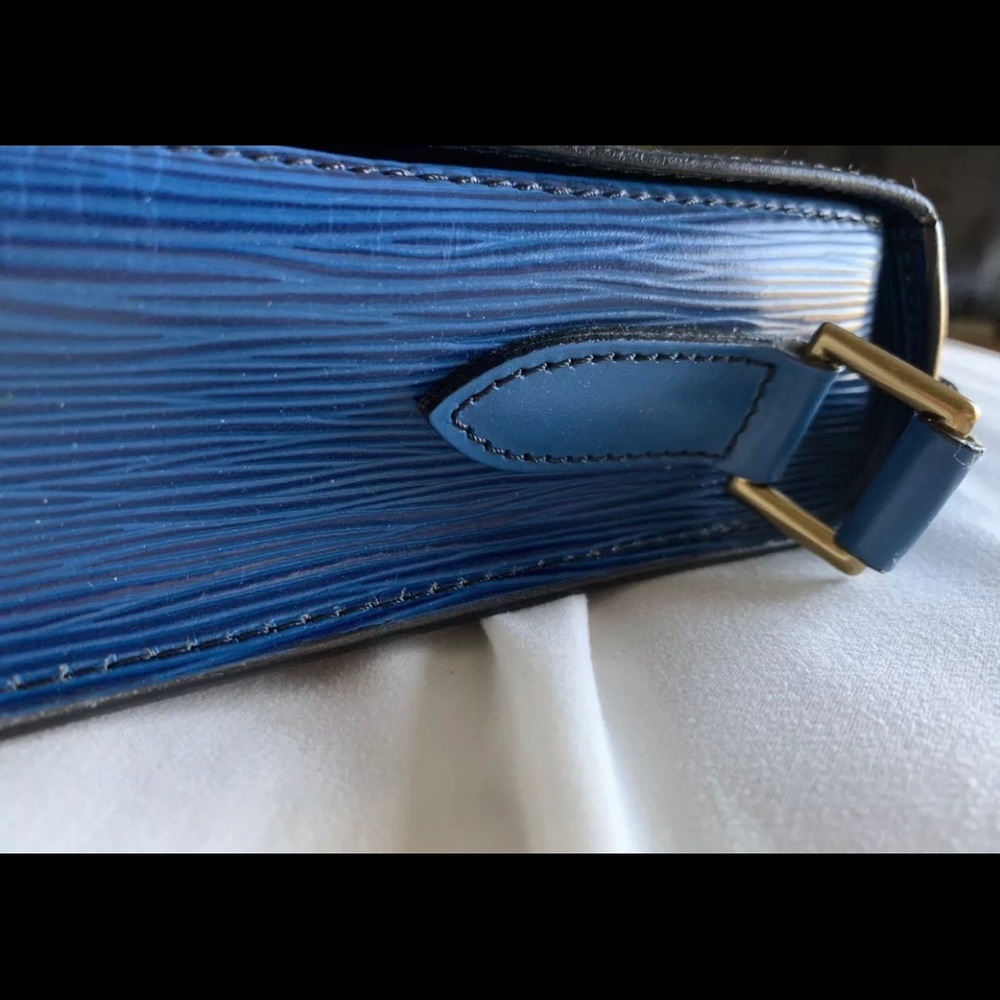 Authentic Louis Vuitton - Picture 7 of 8